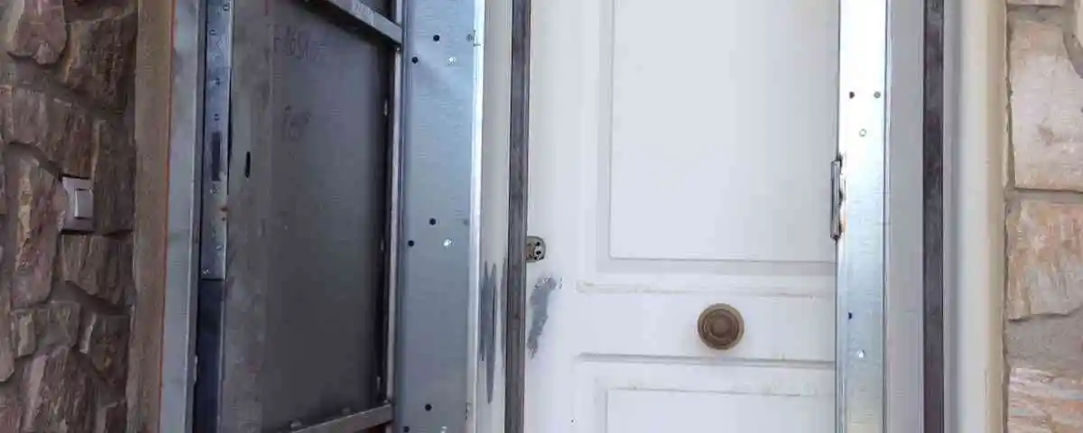 puertas anti okupa 1200x480 - Te contamos cómo funcionan las Puertas Anti Okupa en Barcelona