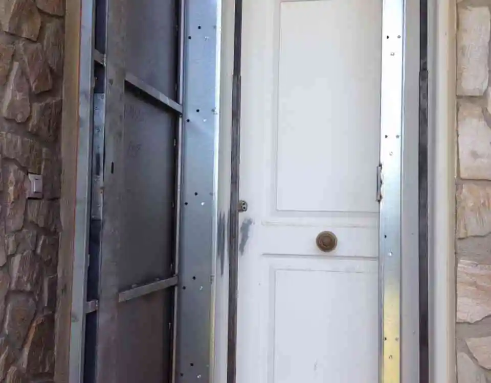 puertas anti okupa 960x750 - Te contamos cómo funcionan las Puertas Anti Okupa en Barcelona