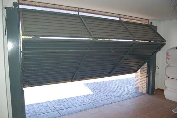 Puerta Basculante 2020 10 2 - arreglar reparar puertas de garaje basculantes sant boi