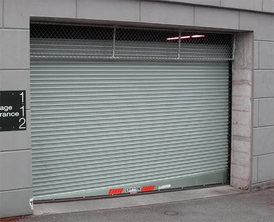 cierres metalicos 10 23 - Puertas de Garaje Enrollables Barcelona - Instalación y Reparación