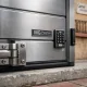 Estudio fotorealista de una puerta de garaje segura en un townhouse de Barcelona. Donde puedo comprar puertas de garaje seguras en Barcelona.